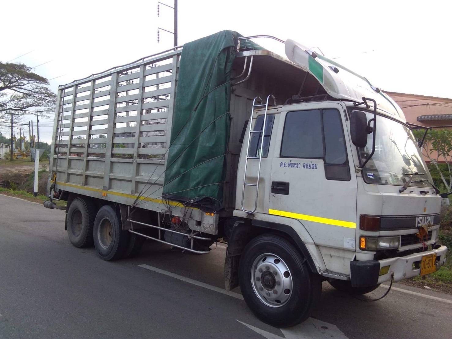 14 - https://ruekdee888-transport.com | ฤกษ์ดี888ทรานสปอร์ต บริการรถรับจ้าง ขนส่งทั้งในกรุงเทพฯ และต่างจังหวัดทั่วไทย เรามีรถหลายประเภทไว้บริการ เช่น รถกระบะคอก, รถกระบะตู้ทึบ, รถ4ล้อใหญ่, รถ6ล้อตู้ทึบ, รถ6ล้อคอก , รถ6ล้อท้ายลิฟต์, รถ10ล้อ, รถเทรลเลอร์, รถพ่วง, รถเฮี๊ยบ