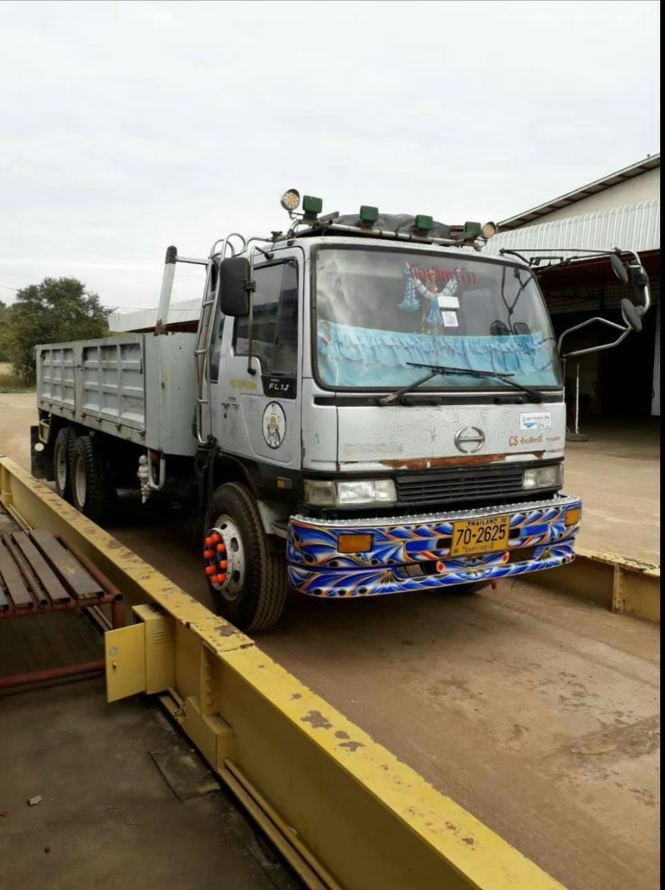 25 - https://ruekdee888-transport.com | ฤกษ์ดี888ทรานสปอร์ต บริการรถรับจ้าง ขนส่งทั้งในกรุงเทพฯ และต่างจังหวัดทั่วไทย เรามีรถหลายประเภทไว้บริการ เช่น รถกระบะคอก, รถกระบะตู้ทึบ, รถ4ล้อใหญ่, รถ6ล้อตู้ทึบ, รถ6ล้อคอก , รถ6ล้อท้ายลิฟต์, รถ10ล้อ, รถเทรลเลอร์, รถพ่วง, รถเฮี๊ยบ