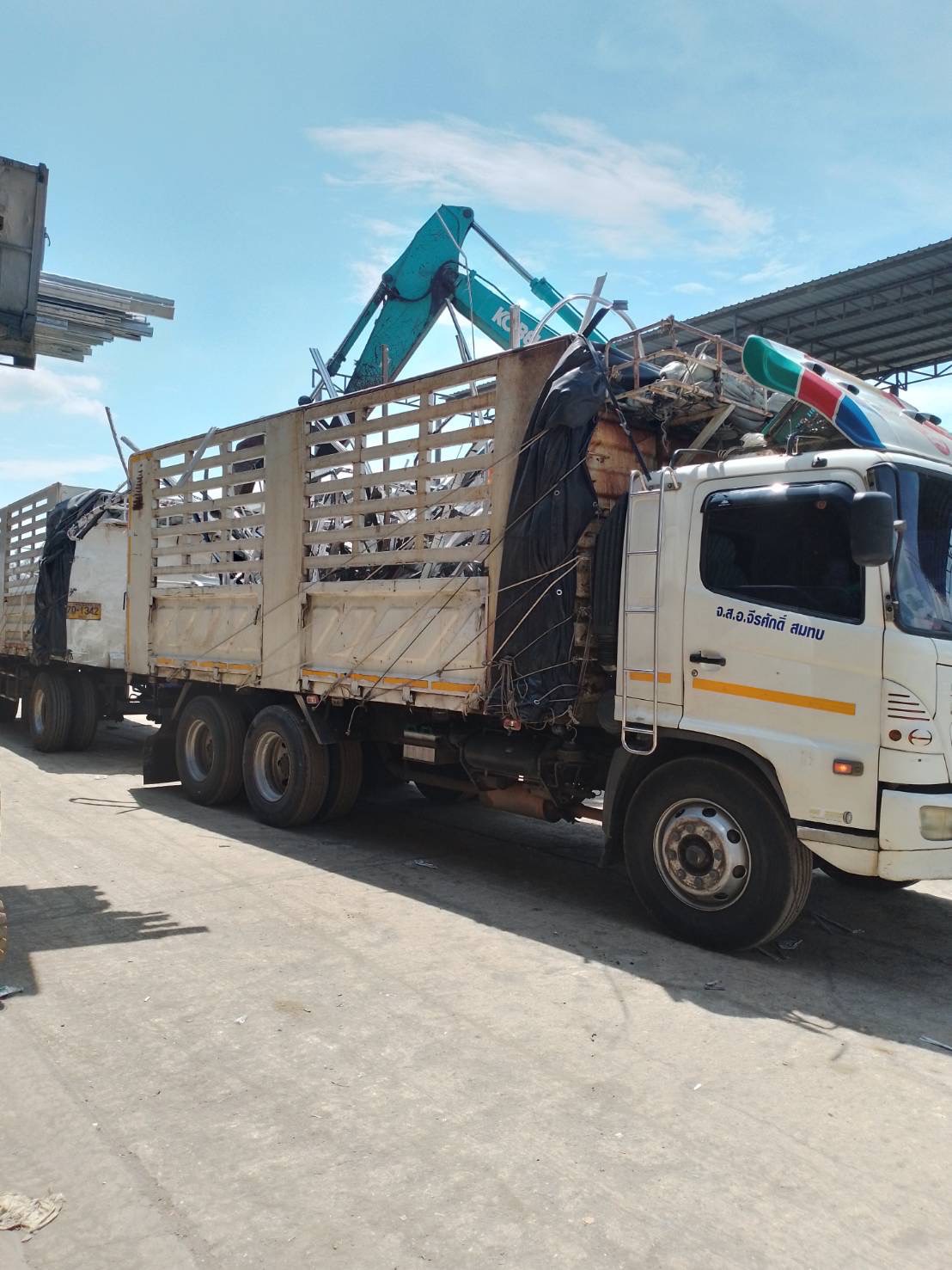 27 - https://ruekdee888-transport.com | ฤกษ์ดี888ทรานสปอร์ต บริการรถรับจ้าง ขนส่งทั้งในกรุงเทพฯ และต่างจังหวัดทั่วไทย เรามีรถหลายประเภทไว้บริการ เช่น รถกระบะคอก, รถกระบะตู้ทึบ, รถ4ล้อใหญ่, รถ6ล้อตู้ทึบ, รถ6ล้อคอก , รถ6ล้อท้ายลิฟต์, รถ10ล้อ, รถเทรลเลอร์, รถพ่วง, รถเฮี๊ยบ