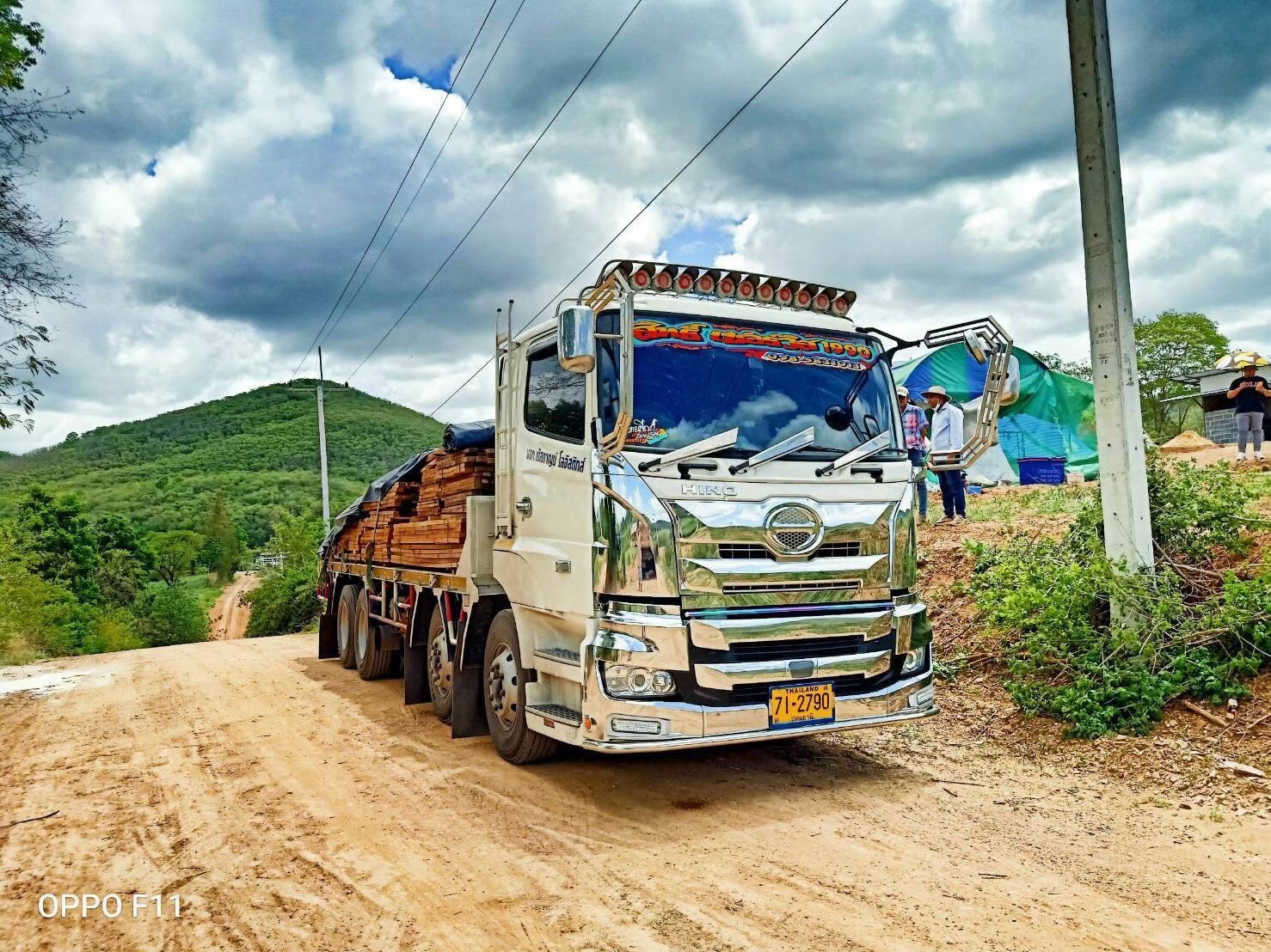 4 - https://ruekdee888-transport.com | ฤกษ์ดี888ทรานสปอร์ต บริการรถรับจ้าง ขนส่งทั้งในกรุงเทพฯ และต่างจังหวัดทั่วไทย เรามีรถหลายประเภทไว้บริการ เช่น รถกระบะคอก, รถกระบะตู้ทึบ, รถ4ล้อใหญ่, รถ6ล้อตู้ทึบ, รถ6ล้อคอก , รถ6ล้อท้ายลิฟต์, รถ10ล้อ, รถเทรลเลอร์, รถพ่วง, รถเฮี๊ยบ