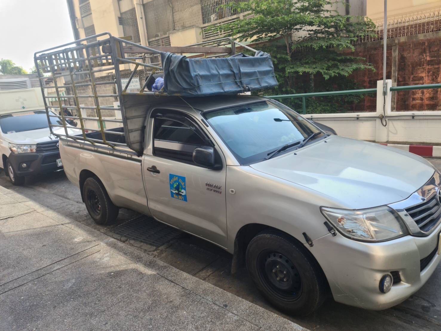 14 - https://ruekdee888-transport.com | ฤกษ์ดี888ทรานสปอร์ต บริการรถรับจ้าง ขนส่งทั้งในกรุงเทพฯ และต่างจังหวัดทั่วไทย เรามีรถหลายประเภทไว้บริการ เช่น รถกระบะคอก, รถกระบะตู้ทึบ, รถ4ล้อใหญ่, รถ6ล้อตู้ทึบ, รถ6ล้อคอก , รถ6ล้อท้ายลิฟต์, รถ10ล้อ, รถเทรลเลอร์, รถพ่วง, รถเฮี๊ยบ