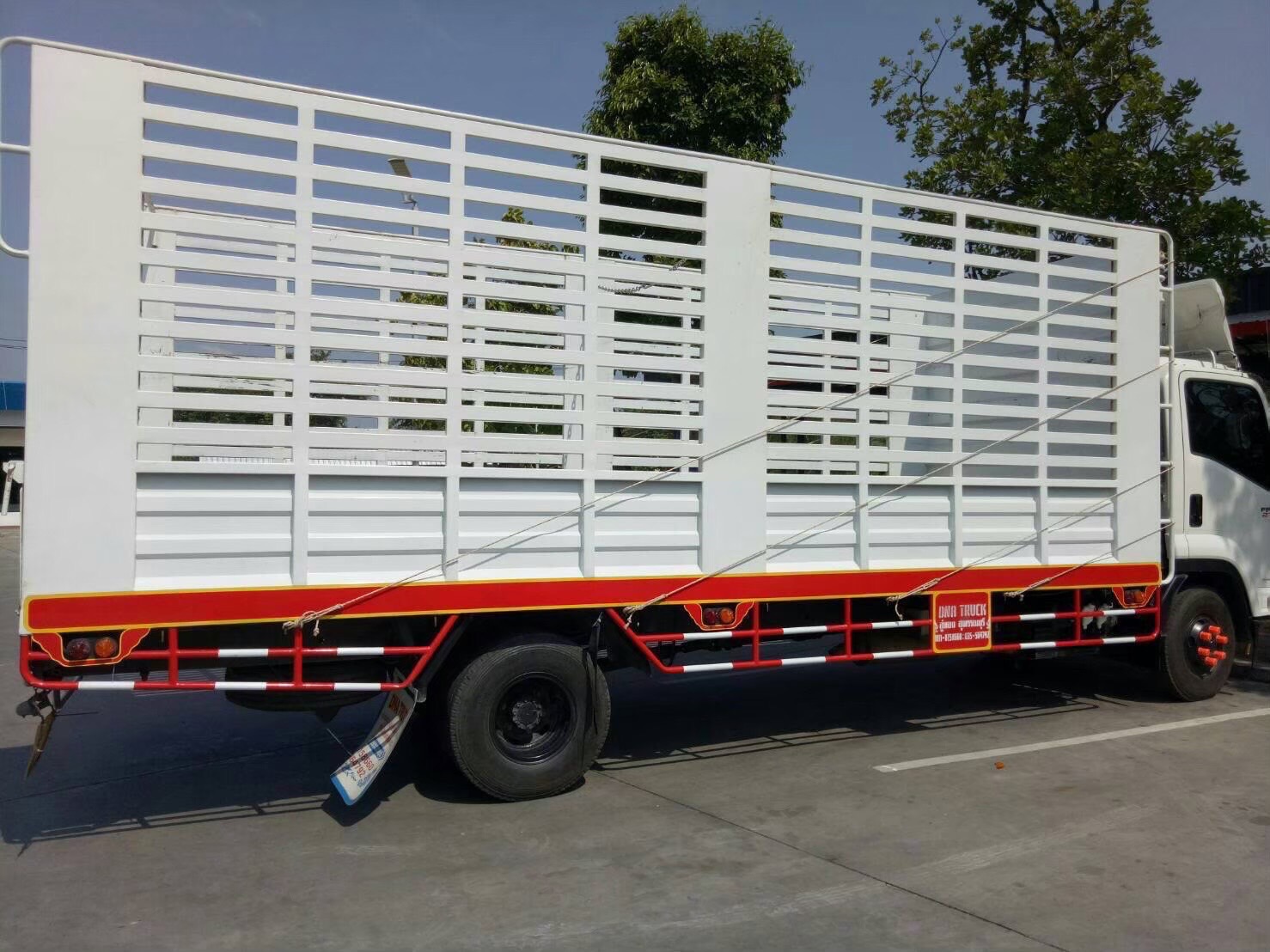 2 - https://ruekdee888-transport.com | ฤกษ์ดี888ทรานสปอร์ต บริการรถรับจ้าง ขนส่งทั้งในกรุงเทพฯ และต่างจังหวัดทั่วไทย เรามีรถหลายประเภทไว้บริการ เช่น รถกระบะคอก, รถกระบะตู้ทึบ, รถ4ล้อใหญ่, รถ6ล้อตู้ทึบ, รถ6ล้อคอก , รถ6ล้อท้ายลิฟต์, รถ10ล้อ, รถเทรลเลอร์, รถพ่วง, รถเฮี๊ยบ