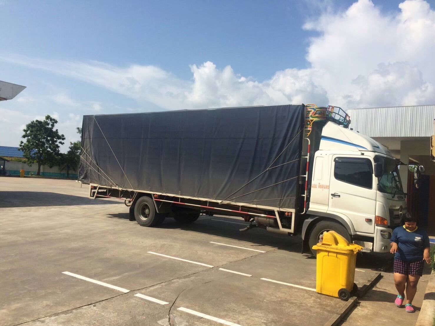 8 - https://ruekdee888-transport.com | ฤกษ์ดี888ทรานสปอร์ต บริการรถรับจ้าง ขนส่งทั้งในกรุงเทพฯ และต่างจังหวัดทั่วไทย เรามีรถหลายประเภทไว้บริการ เช่น รถกระบะคอก, รถกระบะตู้ทึบ, รถ4ล้อใหญ่, รถ6ล้อตู้ทึบ, รถ6ล้อคอก , รถ6ล้อท้ายลิฟต์, รถ10ล้อ, รถเทรลเลอร์, รถพ่วง, รถเฮี๊ยบ